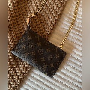 SOLD ON MAR CARI Louis vuitton pochette